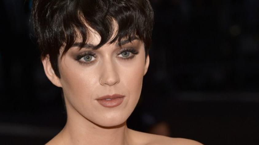 Katy Perry con la cara vendada asustó a sus seguidores