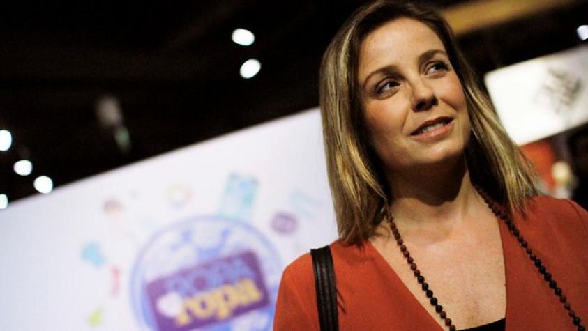 Ola de memes ataca a Claudia Conserva por “caso Ipad”