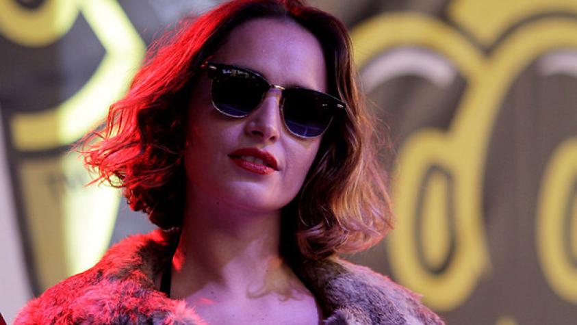 Fernanda Urrejola protagoniza sugerente portada de revista “Cosas”