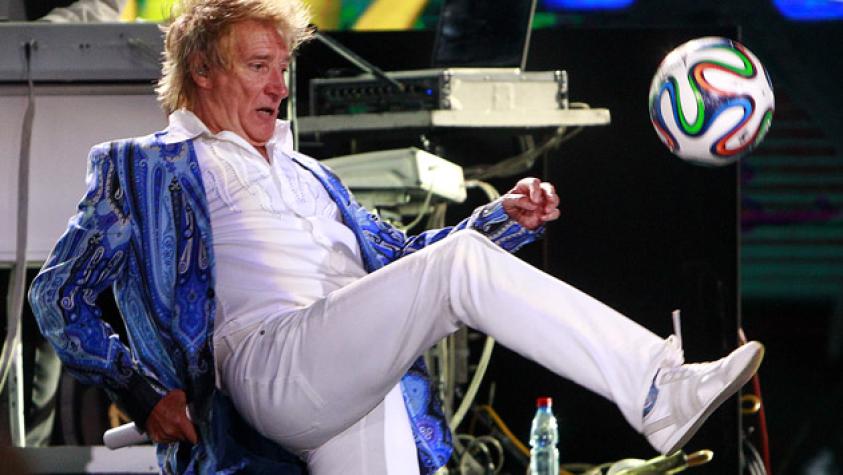 A pelotazos Rod Stewart demostró su su popularidad en Chile