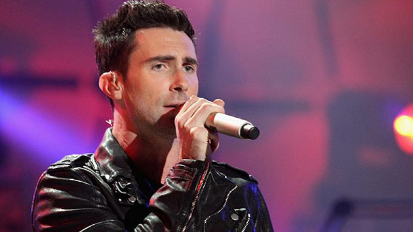 Habló la fan golpeada accidentalmente por Adam Levine