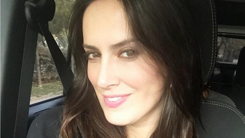 Adriana Barrientos agradece regalo de tienda virtual con sensual topless