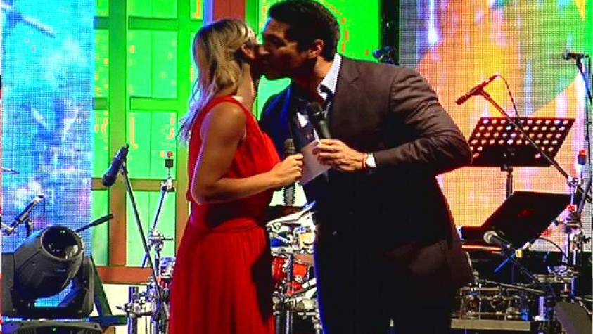 Pato Laguna escoltado por Yanina Halabi en Festival de Chanco