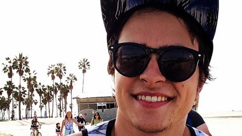 Augusto Schuster sorprende con musculosa figura en la playa