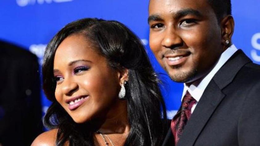 Hija de Whitney Houston lucha por sobrevivir