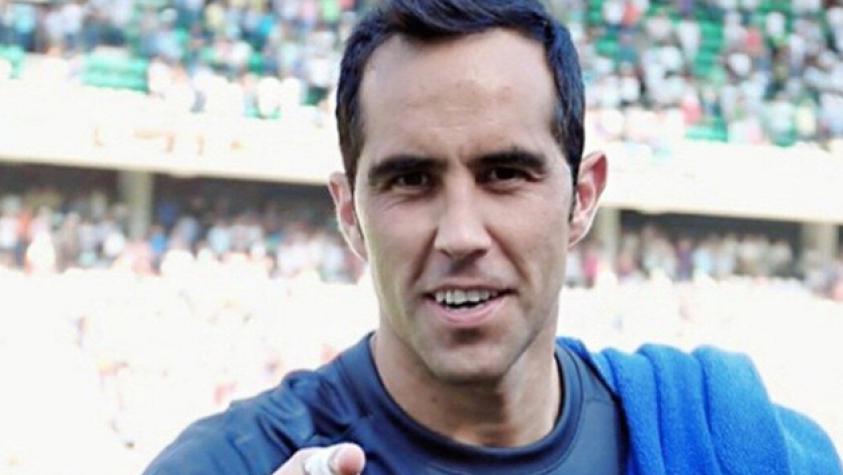 Claudio Bravo ironiza con el ahora famoso “dedo de Dios”