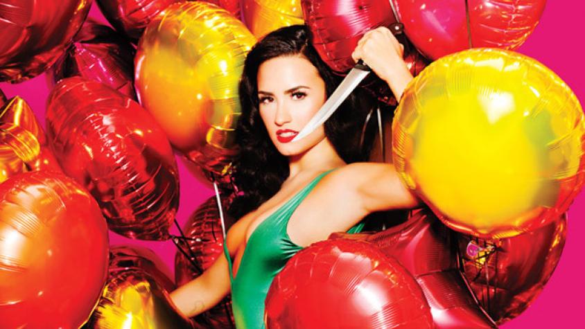 Demi Lovato posa en topless para la revista Complex
