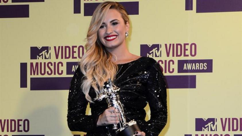Demi Lovato confesó que le copia a Kristen Stewart