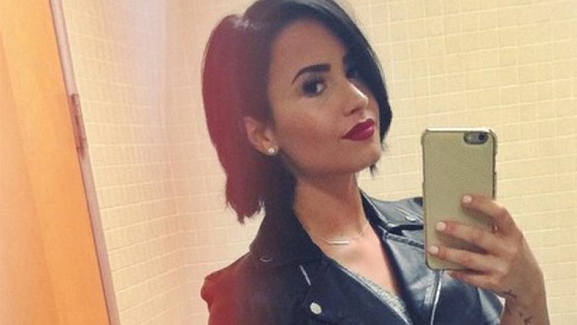 Demi Lovato se la jugó con mini y escotado croptop