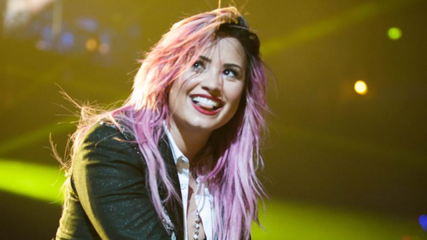 ¡Otra vez nuevo look! Demi Lovato sorprende con estilo “Punk”