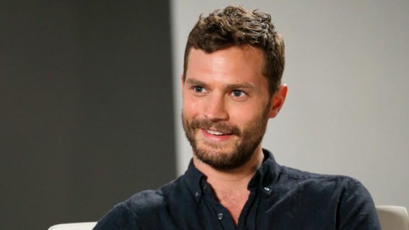 Jamie Dornan luce su escultural cuerpo en Ibiza