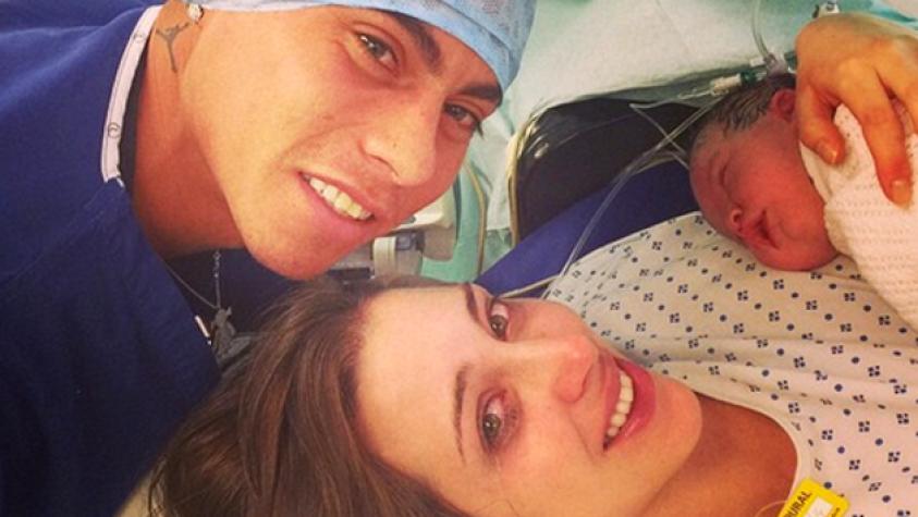 Novia de Edu Vargas luce perfecta tras embarazo