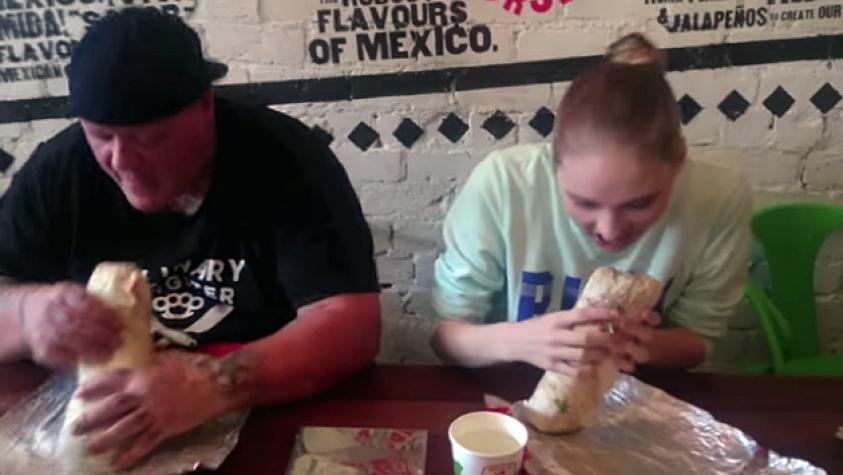 Miss Mundo Nueva Zelanda dejó la corona y es récord comiendo burritos de 1Kg