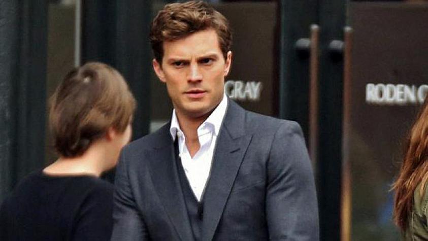 Comparan a joven y atractivo empresario con Christian Grey