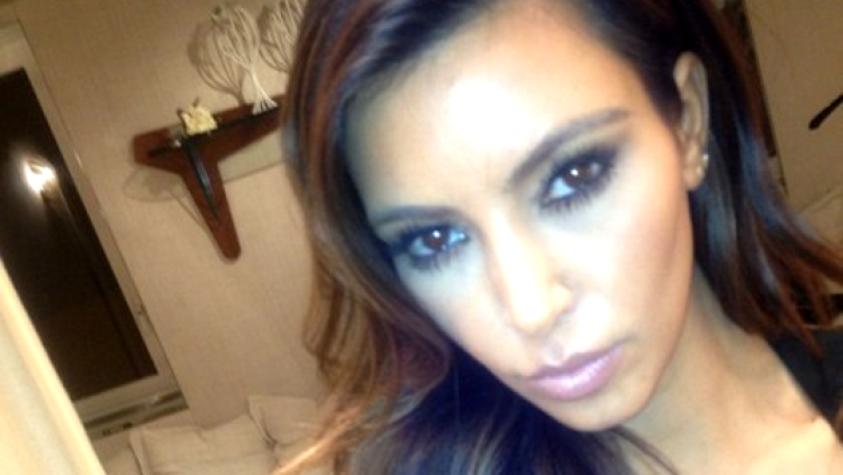 Hija de Kim Kardashian luce anillo de compromiso de su madre