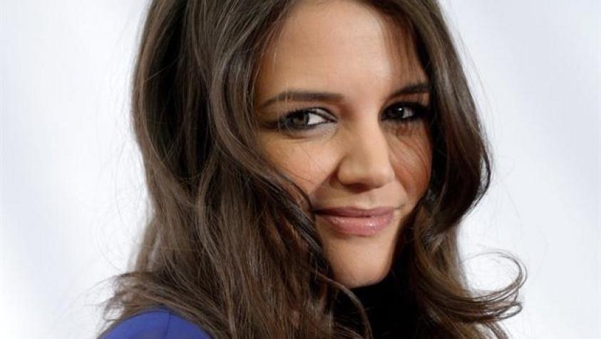 Con canas, sin maquillaje y sin un diente: Así fue sorprendida Katie Holmes en NY