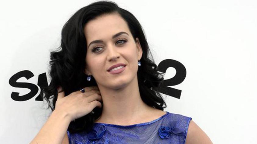 ¡Katy Perry sufrió con su nuevo aro en la nariz!