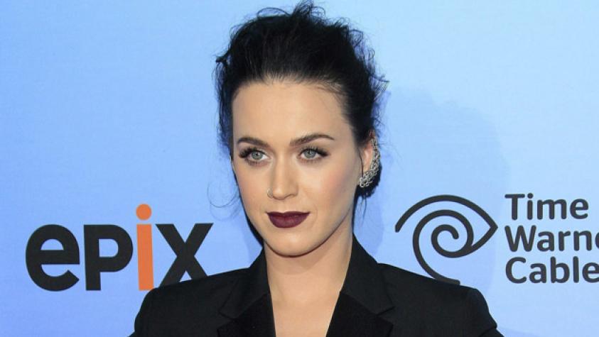 Katy Perry estrena look inspirado en la mamá de las Kardashian