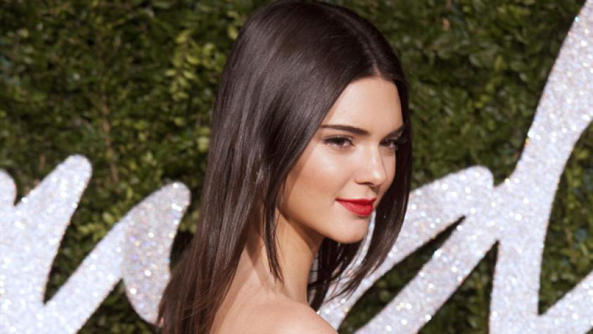 Critican vestuario de Kendall Jenner para ir a misa