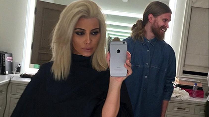 ¡North West maquilla a Kim Kardashian!