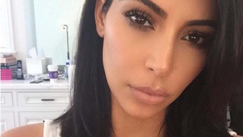 Kim Kardashian estrenó en sociedad su nuevo corte de pelo