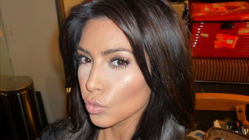 La promoción hot que Kim Kardashian le hace a su libro