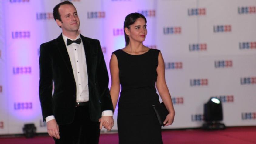 Stefan Kramer se dio unos segundos para imitar a uno de los invitados de la alfombra roja