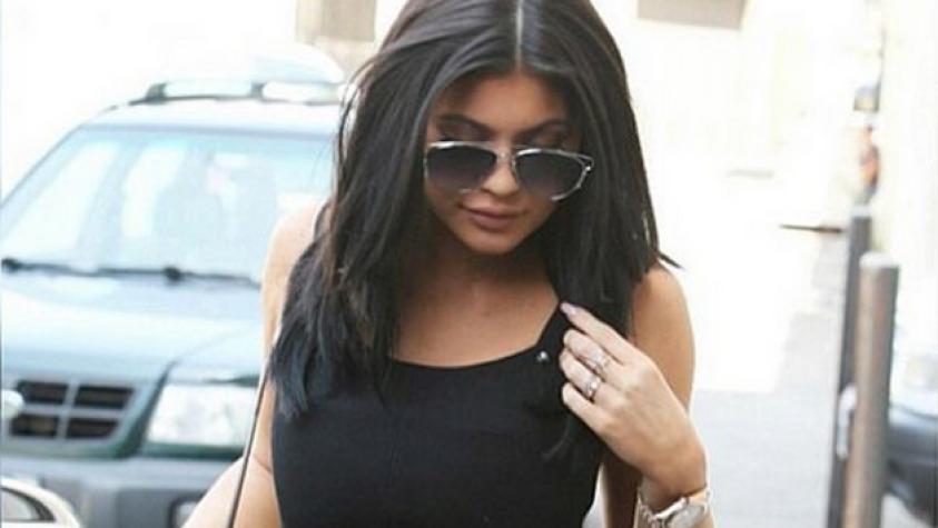 Kylie Jenner le jura a sus seguidores que una crema la tiene con tantas curvas