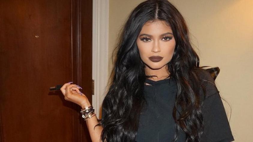 Kylie Jenner se une a la tendencia de los "mini tattoos" en las celebridades