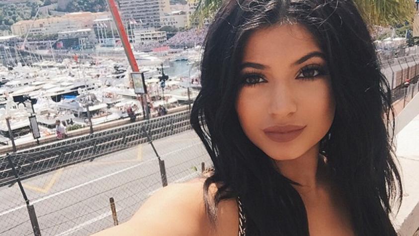 Kylie Jenner enseña profundo escote en Instagram