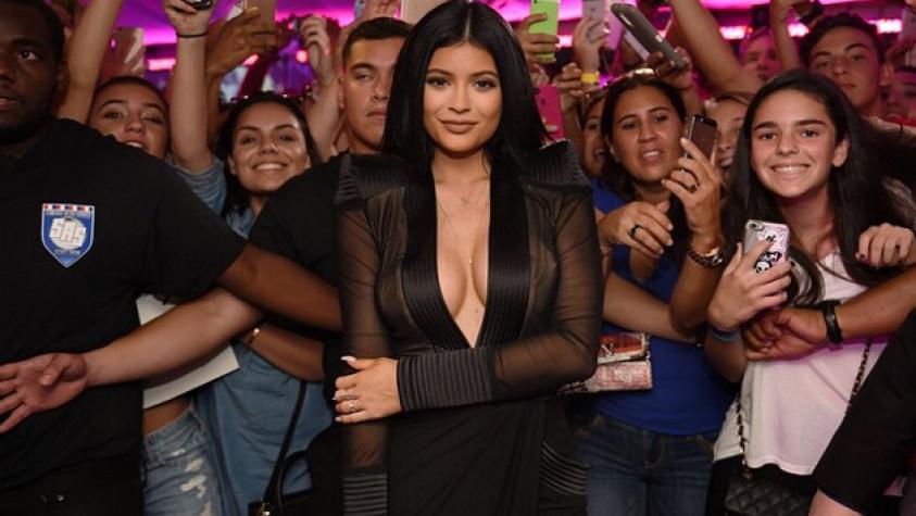 Kylie Jenner desclasificó el secreto de su tremendo busto
