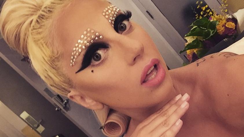 Lady Gaga se ejercita frente a la cámara