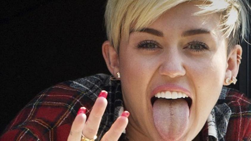 La gigante lengua de Miley hirió a una persona