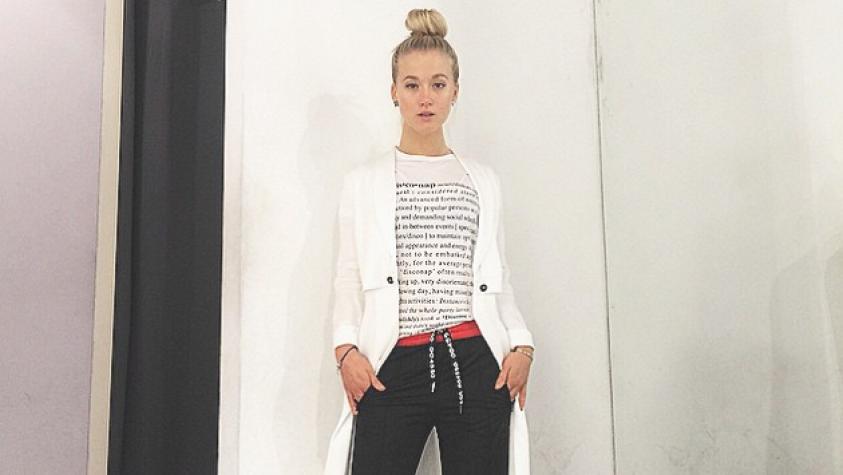 Vesta Lugg asistió a evento con look inspirado en la onda “Hipster”