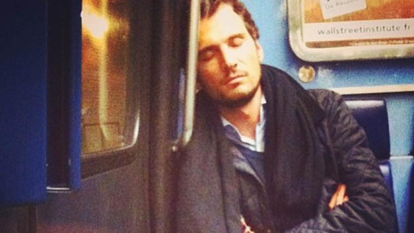 Usuarios del metro francés son fotografiados a escondidas