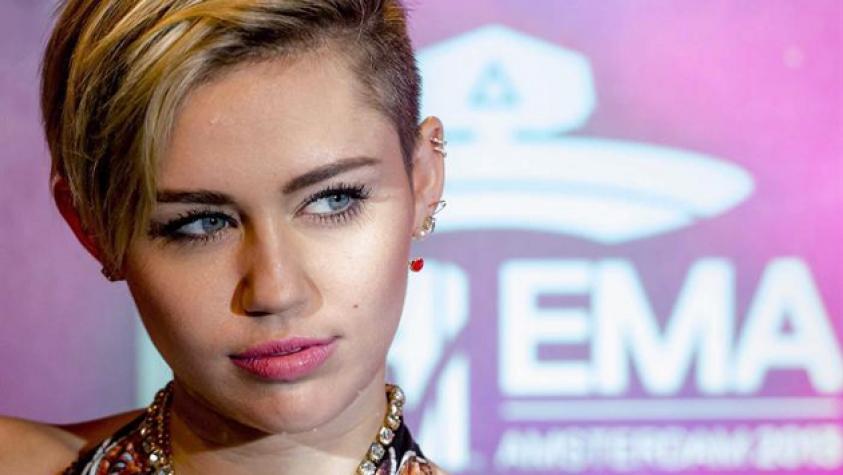 Miley Cyrus publica a viva voz que necesita cariño