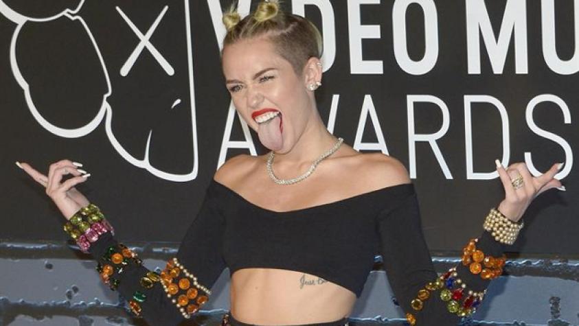 Además de comprar un cerdito, Miley da a conocer su nueva obsesión