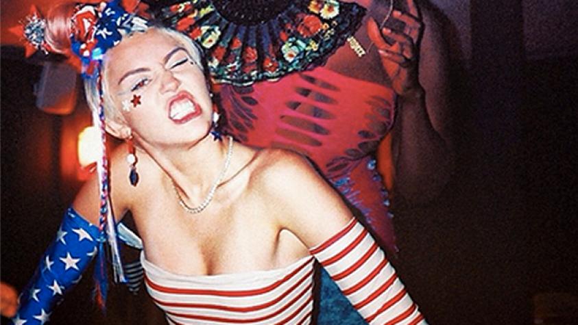 Miley Cyrus permitió que sus fans toquen su busto
