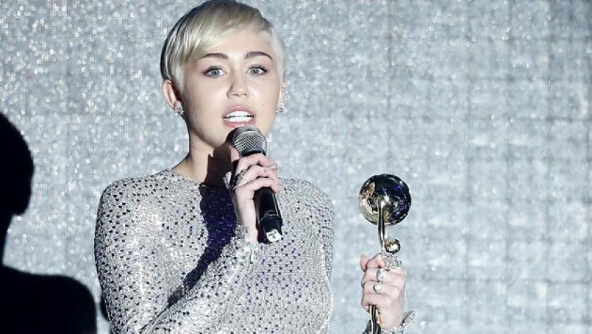 Sorprenden a Miley Cyrus discutiendo con su novio ¡Y fueron fotografiados!