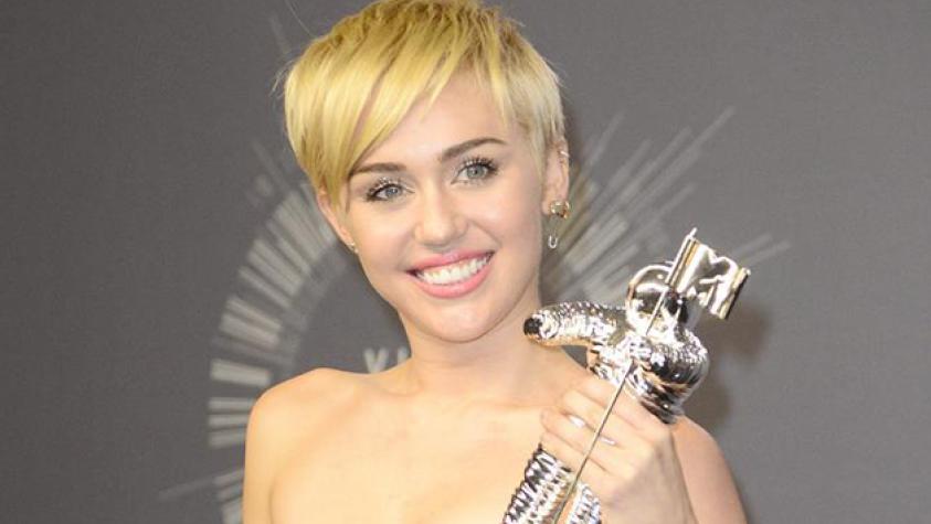 La curiosa cita con la que Miley asistió a los premios MTV