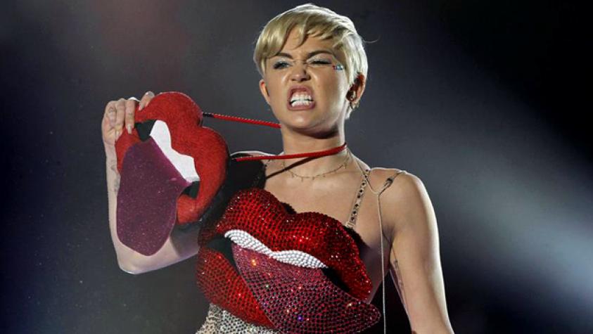 Miley protagoniza vergonzoso escándalo en hotel