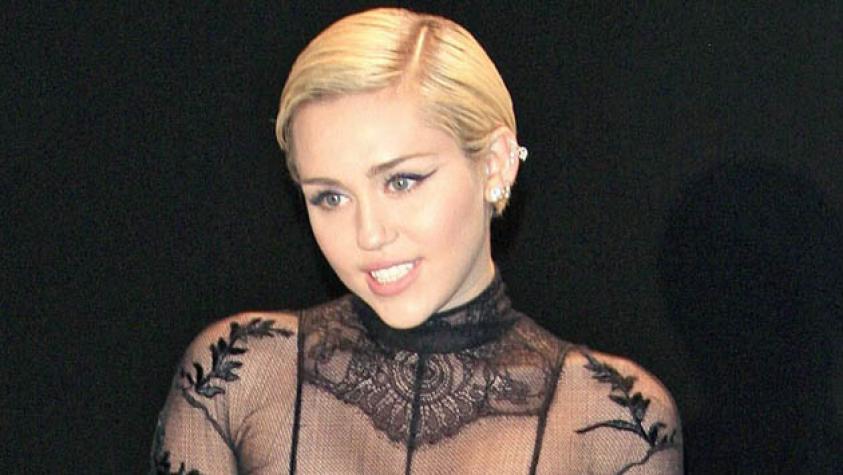 Miley Cyrus se une a la moda de no depilarse