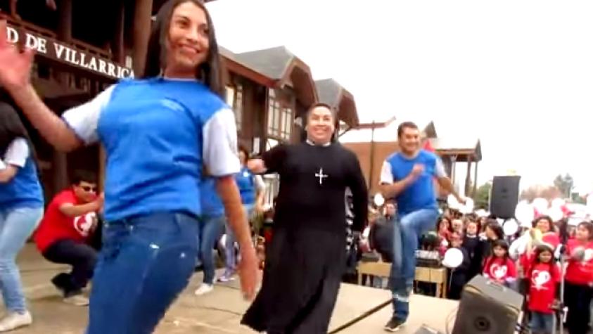 Monja bailando reggaetón causa furor en Villarrica