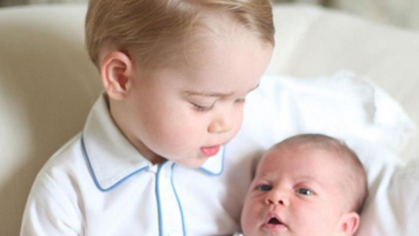 ¡A la luz las primeras fotos oficiales de la princesa Carlota!