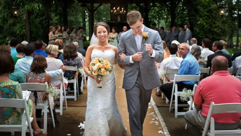 Fotógrafo de matrimonio se cayó y tomó una de las mejores postales de su carrera