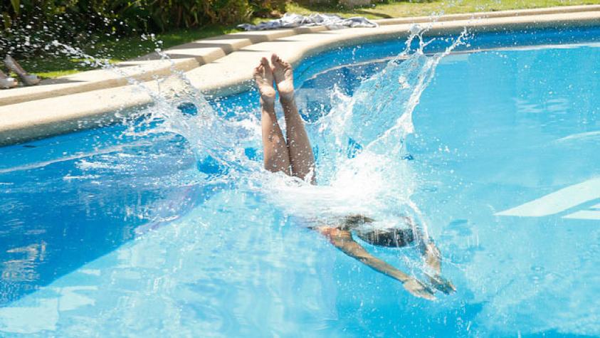 Lo que no se vio del espectacular "piscinazo" de Jhen
