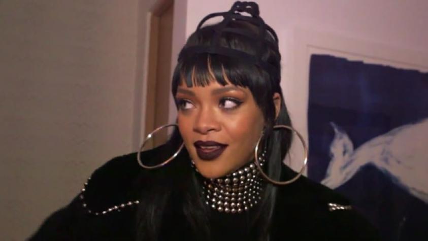 Rihanna irrumpe en la cama de Jimmy Kimmel