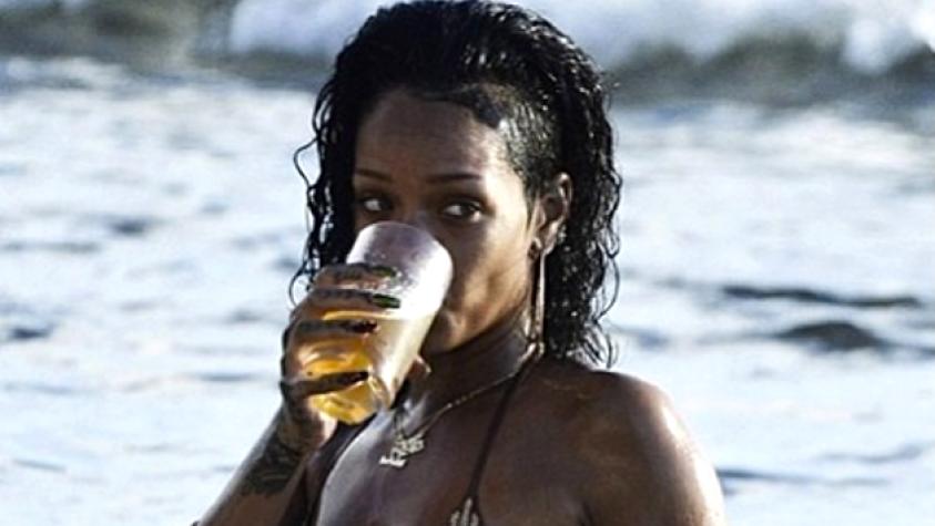 ¡Rihanna hace gala de su físico en Instagram y de vacaciones!