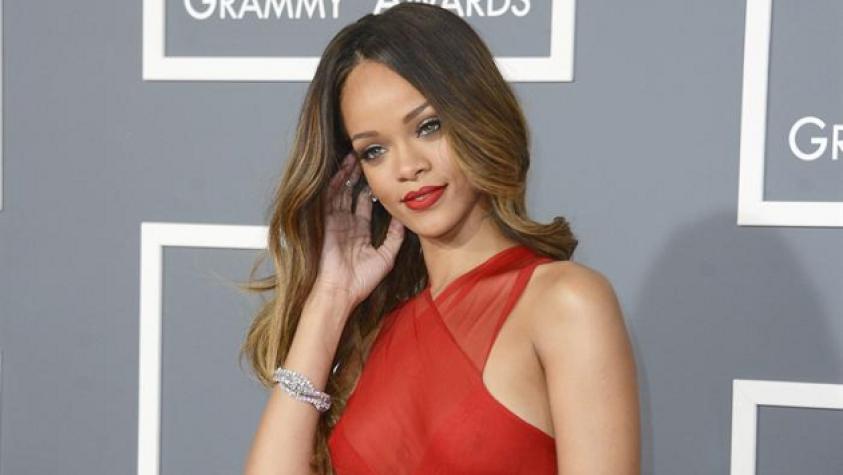 Rihanna mostró más de la cuenta en sugerente foto con bikini