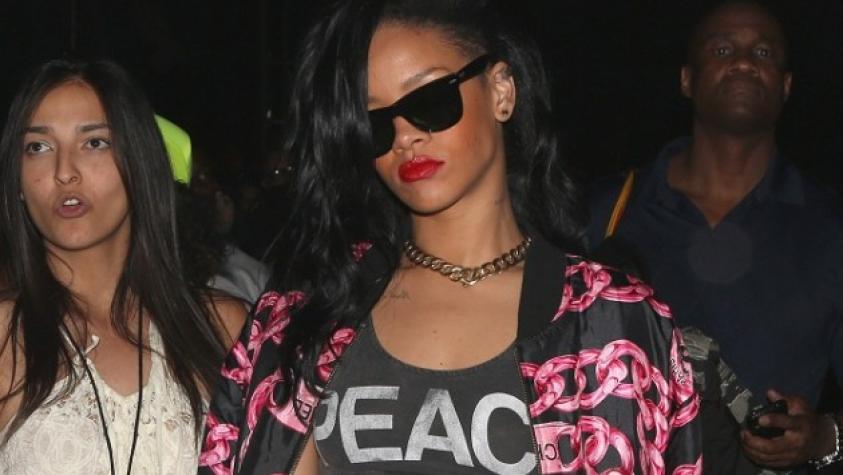 Rihanna sin maquillaje y natural!